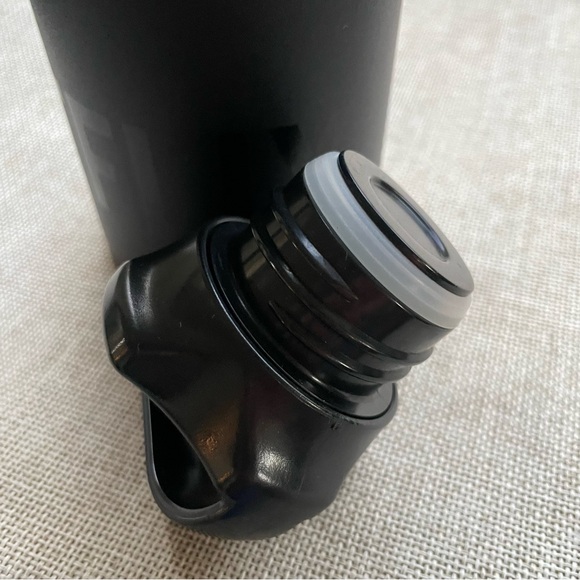 Black Stainless Steel Water Bottle H2go Insulated Grab and Go Thermos 24 Fl oz - Picture 4 of 7